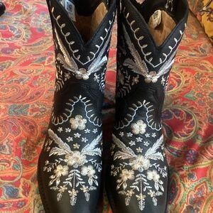 Dingo ankle boot size 9 black